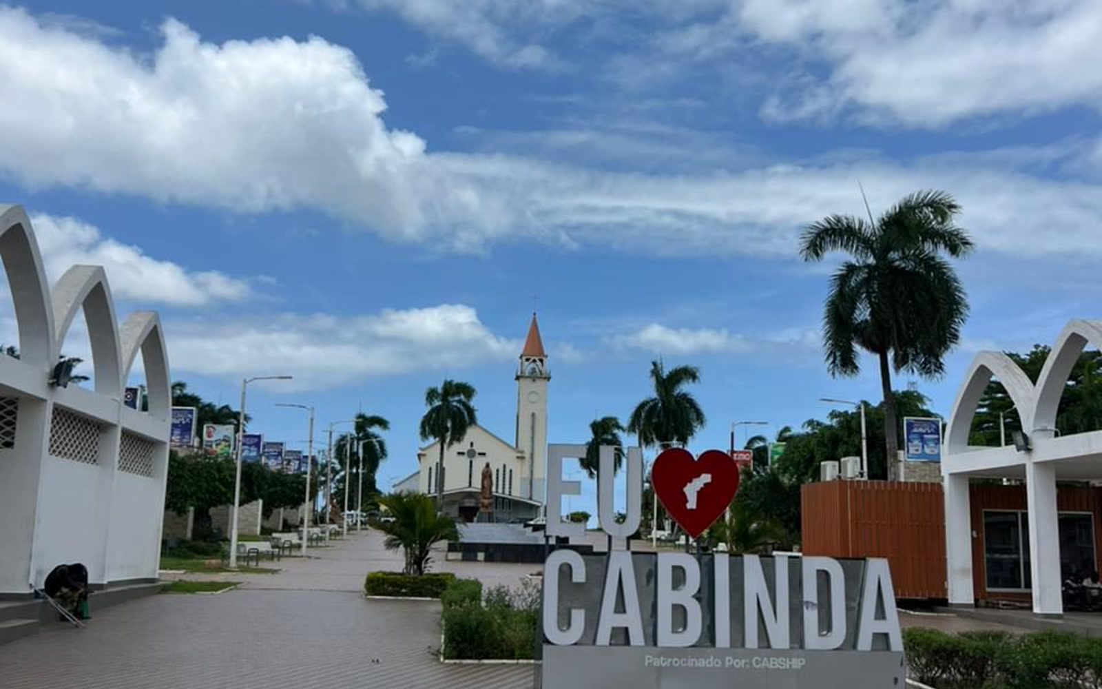 Cabinda — porta de entrada do destino