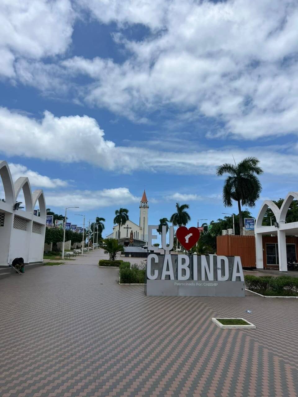 Vista da praça na Cidade de Cabinda